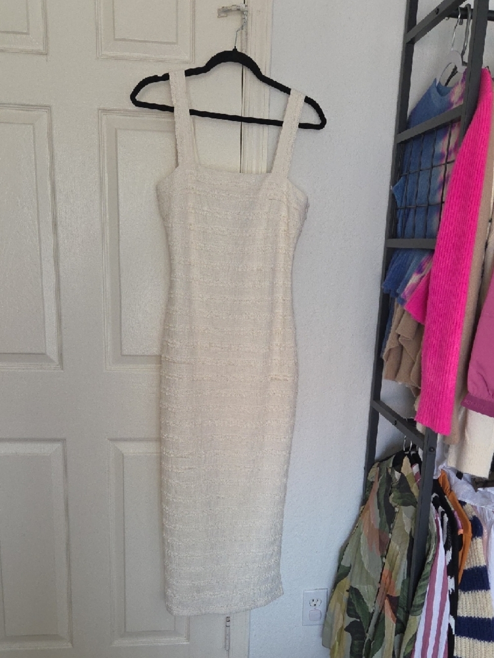 Lara Lace Trim Textured Body-Con Midi Dress Adelyn Rae - Picture 8 of 11